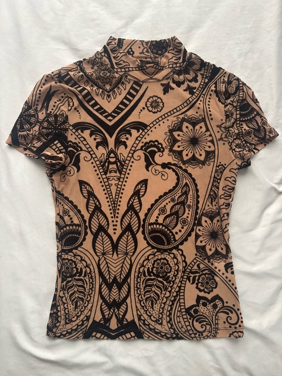 SHEIN Tops - SHEIN Black & Beige Paisley Short Sleeve Tee